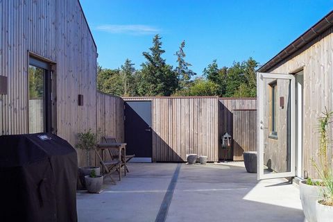 Esta casa de vacaciones bien equipada con sauna fue construida en 2021 y está ubicada en una zona de casas de vacaciones relativamente nueva en Saltum. Hay una bonita terraza alrededor de la casa, donde hay muchas oportunidades para i.a. sol o sombra...