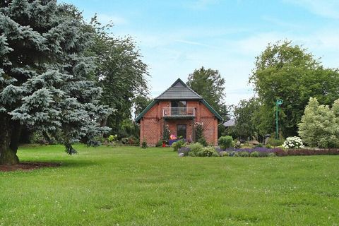 Tastefully renovated country house with 5 bedrooms, just a few meters from Lake Dümmer. There is so much space here that every family member can spread out and develop freely. The large, sunny property borders directly on Lake Dümmer and there is a r...