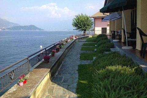 Questi moderni appartamenti ammobiliati vi danno il benvenuto sul Lago di Como. La tua casa vacanze tranquillamente situata con vista sul lago è composta da un piano terra e al piano di sopra. Trascorri il momento migliore della giornata sulla tua te...