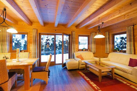 Hermosas, modernas y bien equipadas casas tirolesas de madera, soleadas y céntricas en medio de los Alpes de Kitzbühel (828 m sobre el nivel del mar). Después de un día activo de senderismo, puede relajarse en la zona de bienestar del edificio princi...