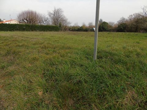 This land outside subdivision is located in the Nouvelle-Aquitaine region in Saint Georges des Coteaux. Bordering the city of Sainte, near a motorway exit, 35 km from Royan and 65 km from La Rochelle, less than an hour from the Atlantic and the Marai...