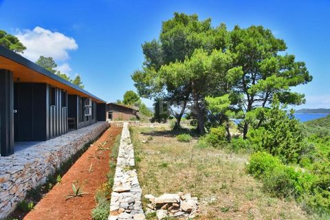Location: Zadarska županija, Sali, Sali. DUGI OTOK - Modern one-story house 100m from the sea In a quiet location, surrounded by greenery, a modern one-story house of almost 400 m2 is for sale, just 100 meters from the sea. The spacious building plot...
