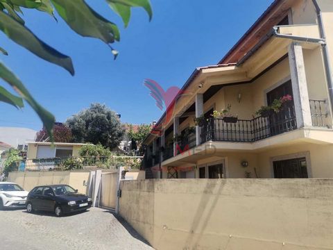 Predimed Estação is pleased to present you with this fantastic opportunity; 3 bedroom villa, located on a plot of land with 310m2, at the gates of the city of Barcelos, next to the IPCA. Its excellent location provides the acquisition of this villa f...