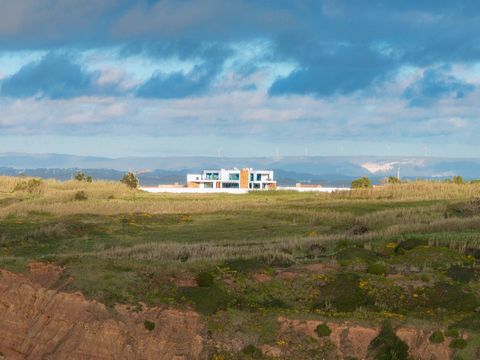 Perched on the cliffs of Portugal’s Silver Coast, overlooking the Berlengas Islands, Vila Boa Vista offers beautiful sea views and represents the epitome of modern luxury living. This private oasis is nestled in the countryside between the two vibran...