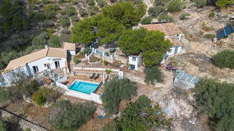 This beautiful finca is located in the area of Perello, 8km from the town of l'Ampolla and the beach, in a quiet and noise free area. The plot has 37.472m² of land is planted with olive trees, carob trees and various fruit trees. The road to the finc...