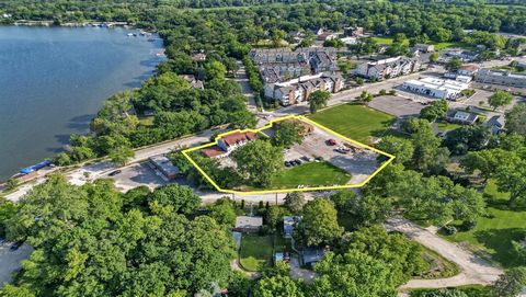 has been chosen to exclusively market this 1 acre of land located in Downtown Lake Zurich, IL. The property is in the TIF district. Frontage on Main St is 262 feet and overall dimensions are 262x132x77.50x32x170x27x107. Info on TIF: The site can be u...