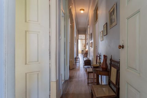Welcome to a true historical gem. A sumptuous mansion with construction date before 1900, during the golden age of the nineteenth century, in the picturesque town of Figueira da Foz. At that time, Portugal was witnessing a mix of architectural influe...