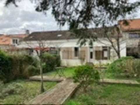 Dpt Dordogne (24), à vendre PERIGUEUX maison quartier sur un terrain clos et arboré de 248,00 m²