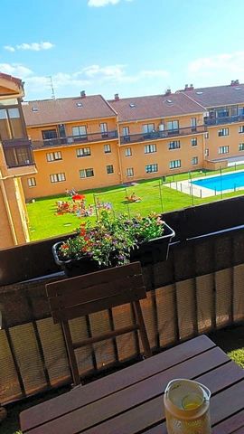 ALQUILER PROTEGIDA REAL ESTATE, Offers unbeatable property for sale just 5 minutes from Segovia center. Very bright apartment all exterior on the second floor without elevator. It is distributed in a spacious living room with outdoor terrace, 3 large...