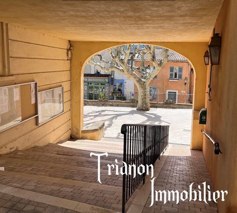 Trianon Immobilier är glada att kunna erbjuda dig denna charmiga nya lägenhet på 50 m2, i hjärtat av bergsbyn Bagnols en Forêt. Det har ett idealiskt läge, i omedelbar närhet av skolan, affärer (snabbköp, apotek, vårdcentral) och restauranger, med en...