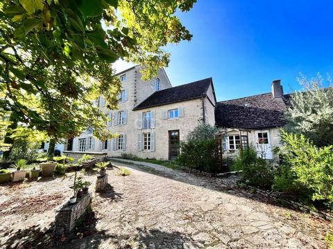 At the gates of Beaune in a green setting, beautiful property on 1 hectare and crossed by a river. Spacious house with reception rooms opening onto the garden, equipped kitchen, 5 bedrooms, 2 bathrooms. 2 small independent houses type F1, outbuilding...