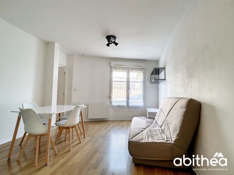 In a popular area, rue Ambroise Cottet, the Abithéa agency offers you in a beautiful residence, this apartment located on the ground floor. It consists of: An entrance overlooking a living room, a kitchen area, a beautiful bedroom with dressing room,...