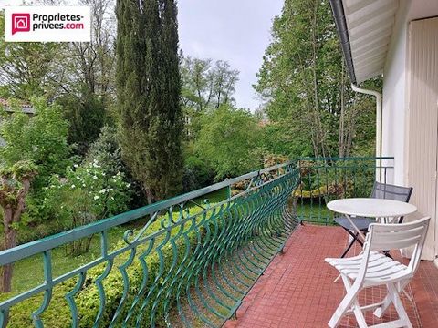 AGEN NORTH! Charm and luminosity for this house with great potential built in 1968; Located in a quiet area and set on an enclosed garden, nicely wooded, flowered and with a swimming pool of about 2000 m², this house with a living area of about 95 m²...