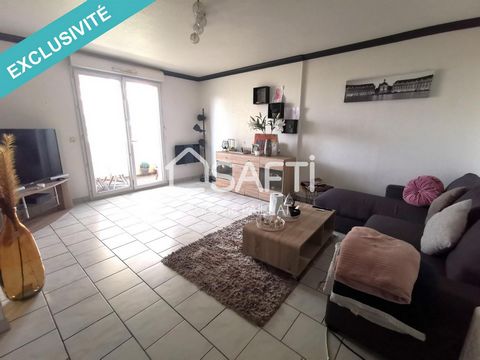 Located in Lormont (33310), this apartment benefits from a calm and sunny environment offering a breathtaking view of the Garonne. Close to amenities, buses and equipped with an elevator, it combines tranquility and practicality. Built in 2000, this ...