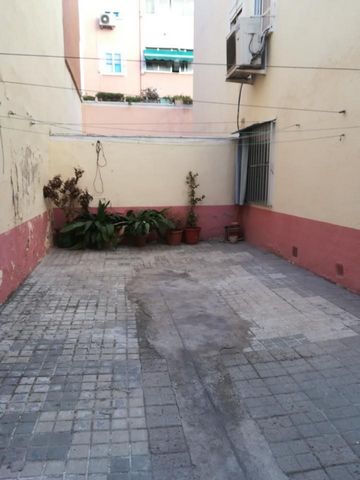 ALQUILER PROTEGIDA REAL ESTATE, offers you a Cozy Exterior Two-Bedroom Apartment with the possibility of Three. It is distributed in an Entrance Hall; a spacious living-dining room; Master bedroom Double with fitted wardrobe; Second single bedroom wi...
