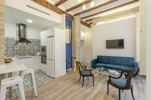 One bedroom apartment, newly renovated and furnished, located in the beautiful neighborhood of Ruzafa. Valencia Flat Rental propose a modern, practical and functional apartment consisting of a bedroom with a double bed. From there, you can access to ...