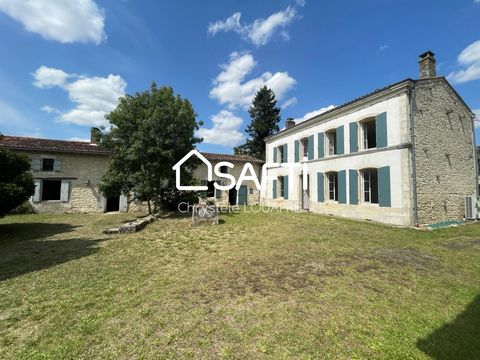 In a natural place, not overlooked, I offer this well renovated property. This property is composed of a lovely house of 152m² and its 2 bedrooms (upstairs), a summer kitchen, several outbuildings and a wooded and enclosed park surrounding the buildi...