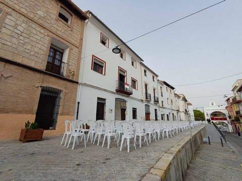 Fantastic opportunity to purchase a grand townhouse in the most sought after area low down in Olivas old town Boasting a large garage and spanning two streets this property has potential to become a boutique hotel air bnb or simply a large family hom...