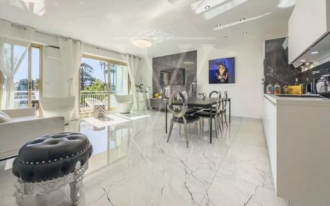 SOLE AGENT - Basse Californie sector, a stone's throw from the beaches of Mouré Rouge and Palm Beach, discover this beautiful 3-room apartment with unobstructed terrace. This 77m2 apartment consists of a large living room with fully equipped open-pla...