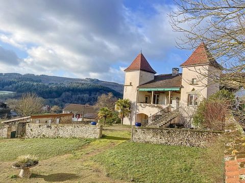 South burgundy, in the Commune of BOURGVILAIN*, Carrefour de Bourgogne, 16 minutes from the MACON LOCHE TGV train station: large stone-built estate dating from 1758, renovated successively since 1974, most recently used as an Ehpad until 2019, then a...