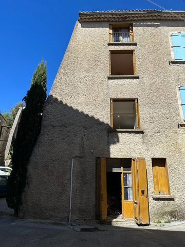 Discover this charming 133 m2 house located in the picturesque Alpes-de-Haute-Provence in the town of Reillanne. dating from 1800, this property offers generous space spread over several levels. On the ground floor, a surface area of 30 m2 welcomes y...