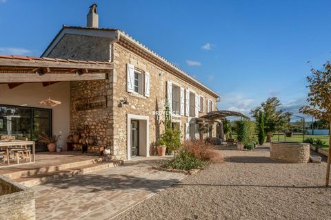 Provence Home, the Luberon real estate agency, is offering for sale, a magnificent stone farmhouse with approximately 240 sqm of living space. With a park of about 15,000 square meters, this property offers a perfect harmony between the charm of trad...