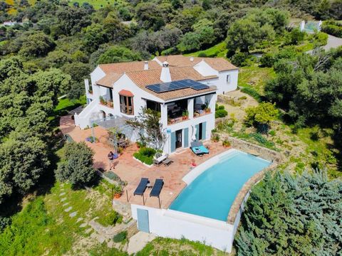 Stunning Private Andalusian Country Home This stunning country home sits perched on a private 32,000m2 plot in Gaucin. The property itself is 365m2 built, with 4/5 bedrooms, all en-suite, and comes with 32.000m2 of private land - all fenced. This is ...