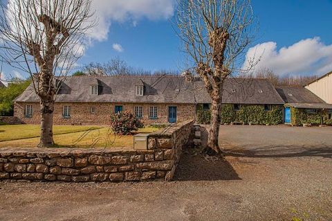 Are you looking for a property to renovate in your image in an exceptional natural setting in Brittany? This traditional farmhouse offers a vast plot of land of more than two hectares in a preserved natural area, ideal for nature lovers looking for a...
