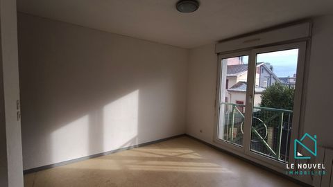 The agency Le Nouvel Immobilier, offers you this studio of 19.65m2 in MULHOUSE. On the 1st floor of a condominium, this property consists of an open living room on a kitchinette, as well as a bathroom with toilet. Close to the city centre and the tra...