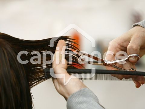 Dpt Mayenne (53), à vendre RENAZE Salon de coiffure 54m2 en emplacement numéro 1