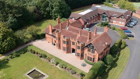 A unique opportunity to acquire two buildings totalling almost 22,000 sq ft (GIA) in five acres of private grounds located in a prime position in Leamington Spa. The Manor House Cranford which was built in 1899 to an exceptional standard for the Spen...