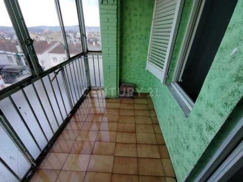 Do you want to buy a 3-bedroom apartment for sale in Salt? It's a room without a lift. Excellent opportunity to acquire this residential apartment with an area of 79m² well distributed in 3 bedrooms and 1 bathroom located in the town of Salt, provinc...