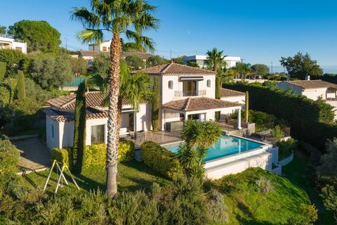 Just a few minutes from the centre of Cagnes-sur-Mer and in absolute peace and quiet, this magnificent Provencal villa boasts panoramic views of the surrounding hills and a lovely unobstructed view of the sea and village. The 1,600 m2 garden is surro...