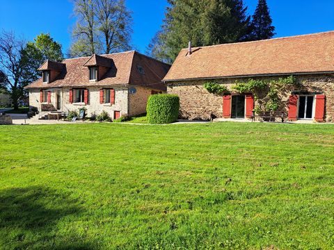 Located in a green setting in absolute calm, a stone's throw from the very beautiful village of Segur le Chateau a magnificent real estate complex in perfect condition, including a dwelling house, an independent gite, a barn of 450 m², 2 hectares of ...