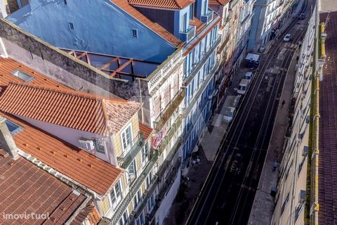 Terreno para construção com área Bruta de construção de 927,50m2 Inserido numa das zonas mais procuradas de Lisboa este prédio  é a oportunidade de negócio que tanto procura. Encontra-se devoluto, sem qualquer construção, à excepção das fachadas e de...