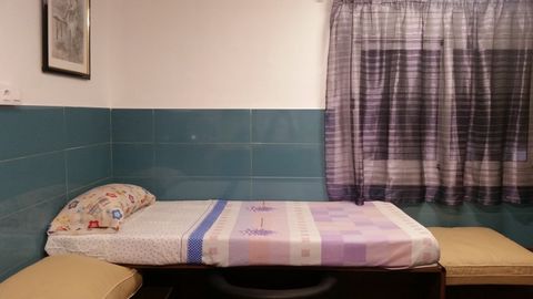 Studio for rent without deposit with expenses that include water, gas, electricity and internet. Fully furnished and equipped with air conditioning and heating, television, wooden furniture, bed and bathroom accessories, fridge, Microphones do not la...