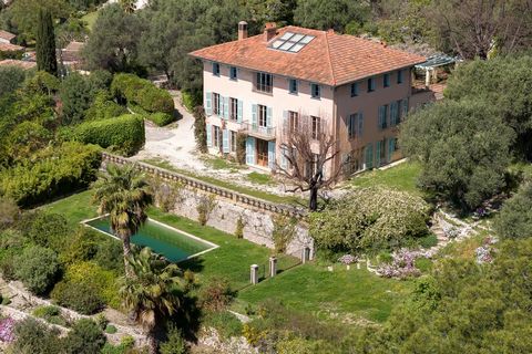 A unique bastide in Nice, offering uninterrupted views over the city of Nice and the Baie des Anges. This is a totally charming property in an exclusive setting where peace and serenity reign.The 4500 m2 plot includes the bastide of approximately 650...
