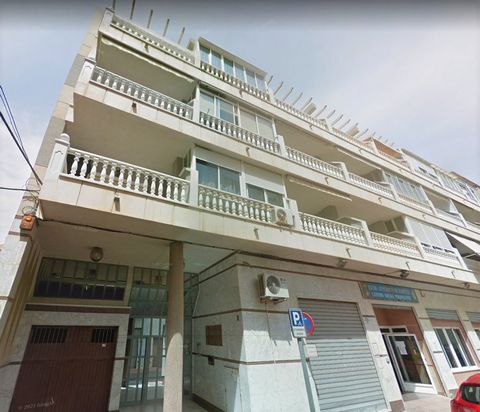 Large apartment in La Mata 100 m2 from the beach.The house has an area of 103 m2 distributed in living room with kitchenette, 2 bedrooms, 1 full bathroom, room for washing machine, large glazed terrace, has storage room No. 24 in the same building. -...