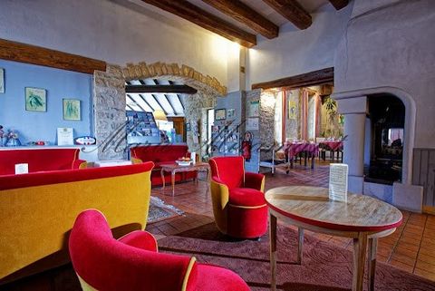 The agency Marie MIRAMANT, specialized in character and luxury real estate offers in the “gardoise” Provence, in the heart of a well-known village, a charming hotel restaurant with eleven rooms and suites, an apartment, parkings, swimming pool, terra...