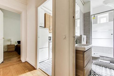 Characterized by a great interior and a Zen-like ambiance, this 2-bedroom, 1-bathroom recently renovated Paris apartment accommodation with an elevator access located in Rue Cler is a rare pick in this side of Paris. For starters, Rue Cler is a famou...