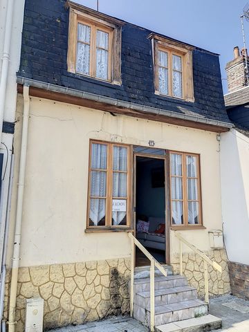 Lower price, Benoît POIRET, your Baie de Somme Immo advisor presents this charming Valéricaine with courtyard and view of the Bay It consists on the ground floor of a very pleasant living room with room/living room and insert fireplace, a fitted kitc...