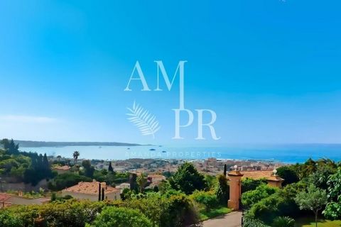 Amanda Properties, som ensam mäklare, erbjuder denna fantastiska provensalska villa i absolut lugn med panoramautsikt över havet. I utkanten av Cannes. I ett privat, inhägnat område. 230m² boyta, vardagsrum med öppen spis, utrustat kök. 3 sovrum med ...