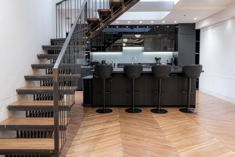 Welcome to Sojo Stay London, a spacious and modern 5-bedroom house perfect for families, friends, business travelers, and contractors. Located just a 2-minute walk from Chalk Farm train station, you'll have easy access to London's attractions, cafes,...