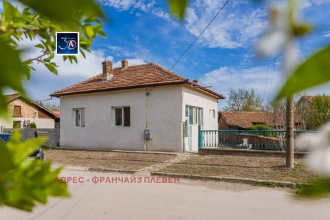 We offer a cozy house with excellent location near the center of Dolni Dabnik. The property is an excellent opportunity for comfortable and peaceful family living in the pleasant atmosphere of the provincial town. Property features: Built-up area: 92...