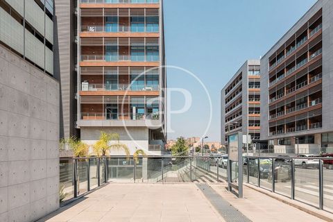 LOFT FOR SALE BRAND NEW IN PATRAIX aProperties presents this brand new loft in Patraix. The first thing to note about this loft is its sense of open space and natural light. It has a total of 130 m2, divided into two levels.  The lower part has 80m a...