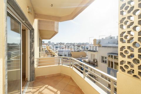 Excellent one bedroom apartment close to the beach in Quarteira! Spacious apartment comprising a living room, a kitchen, a large balcony, one bedroom with a built-in wardrobe, an office and one bathroom. The property has air conditioning, the kitchen...