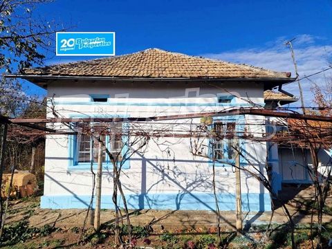 Para obtener más información, llámenos al ... o al 052 813 703 y cite el número de referencia de la propiedad: Vna 82281. Agente inmobiliario responsable: Krasen Zahariev Ofrecemos la compra de una propiedad en un pequeño pueblo del noreste de Bulgar...