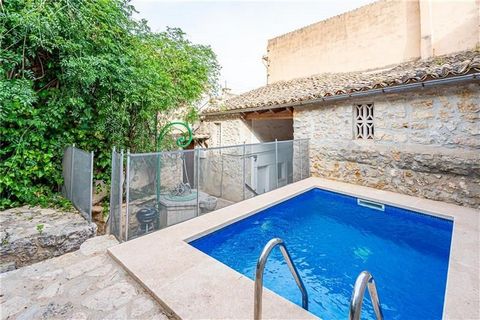 104710272Mallorcan house with lots of character and swimming pool. This property has an area of about 480m2 approx. It consists of several rooms, one of them with fireplace, 2 kitchens, 5 double bedrooms, 2 bathrooms, hydraulic floors, original woode...