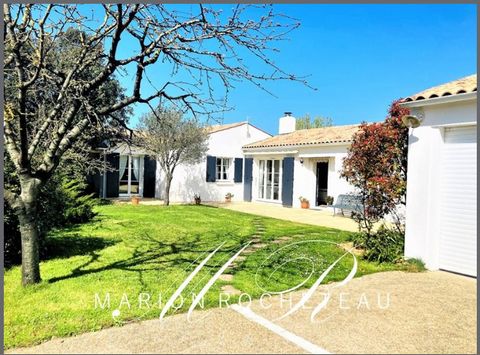 On Aytré, in a quiet environment 100m from the beach and only 10 minutes by bike from the city center of La Rochelle, I offer you a magnificent villa in the Rétais style. It consists of an entrance opening onto a bright and spacious living room, a fi...