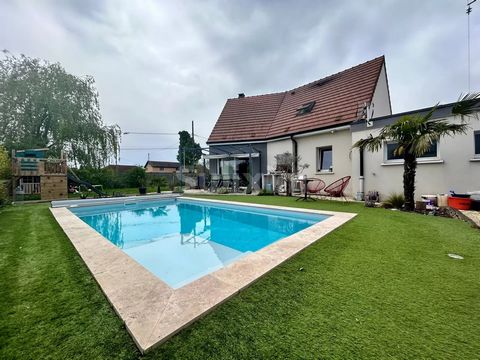 REF 18677 TF - SOIRANS - Built in 2014 on land of more than 650 m² with a swimming pool, this house in excellent condition consists of a bright living room of more than 50 m², a master suite with dressing room and Italian shower, laundry room, pantry...